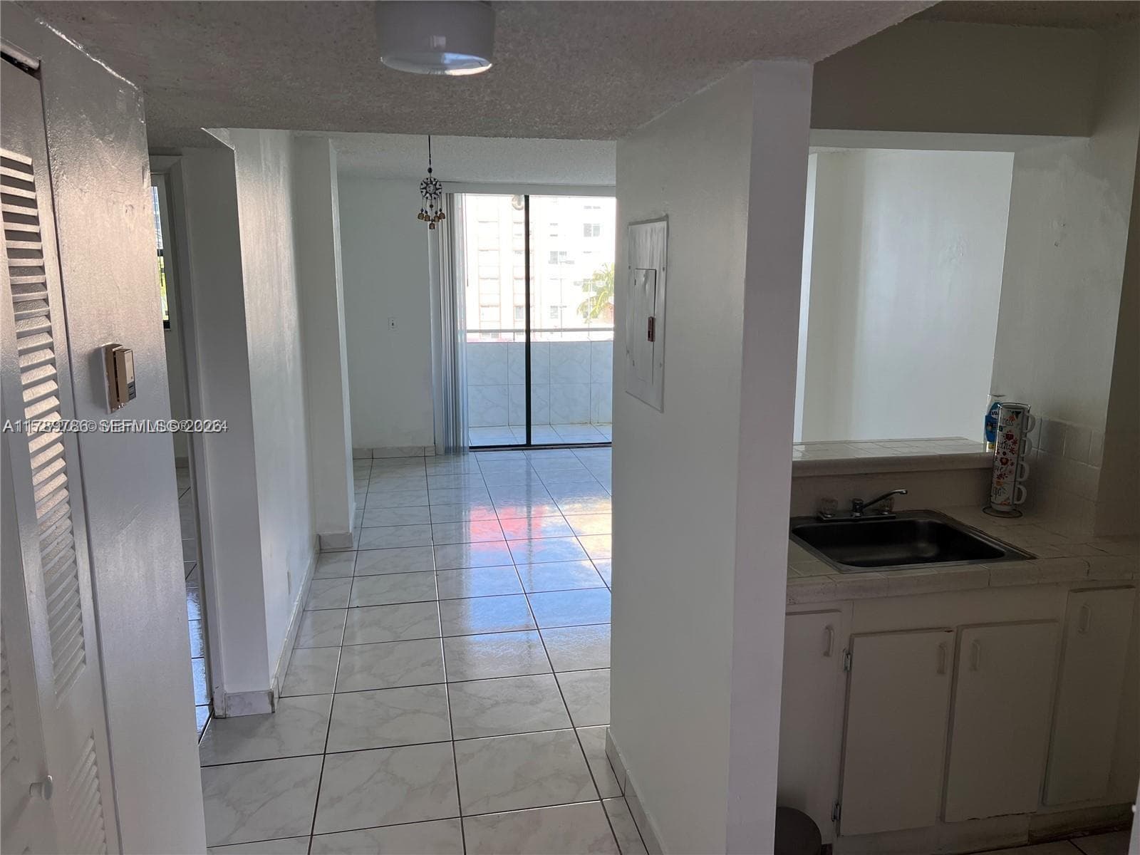 546 SW 1st St # 611, Miami FL 33130 photo 3