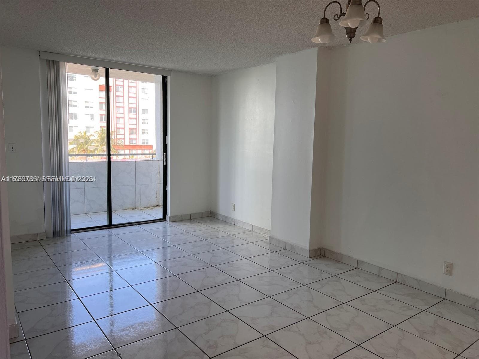 546 SW 1st St # 611, Miami FL 33130 photo 4