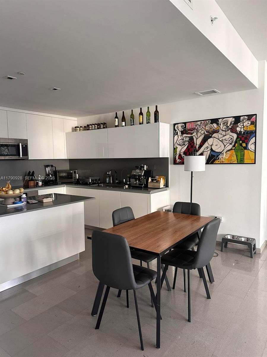 88 SW 7th St # 810, Miami FL 33130 photo 2