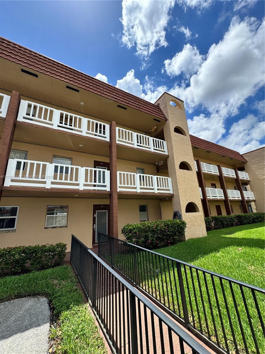 9041 Sunrise Lakes Blvd # 110, Sunrise FL 33322