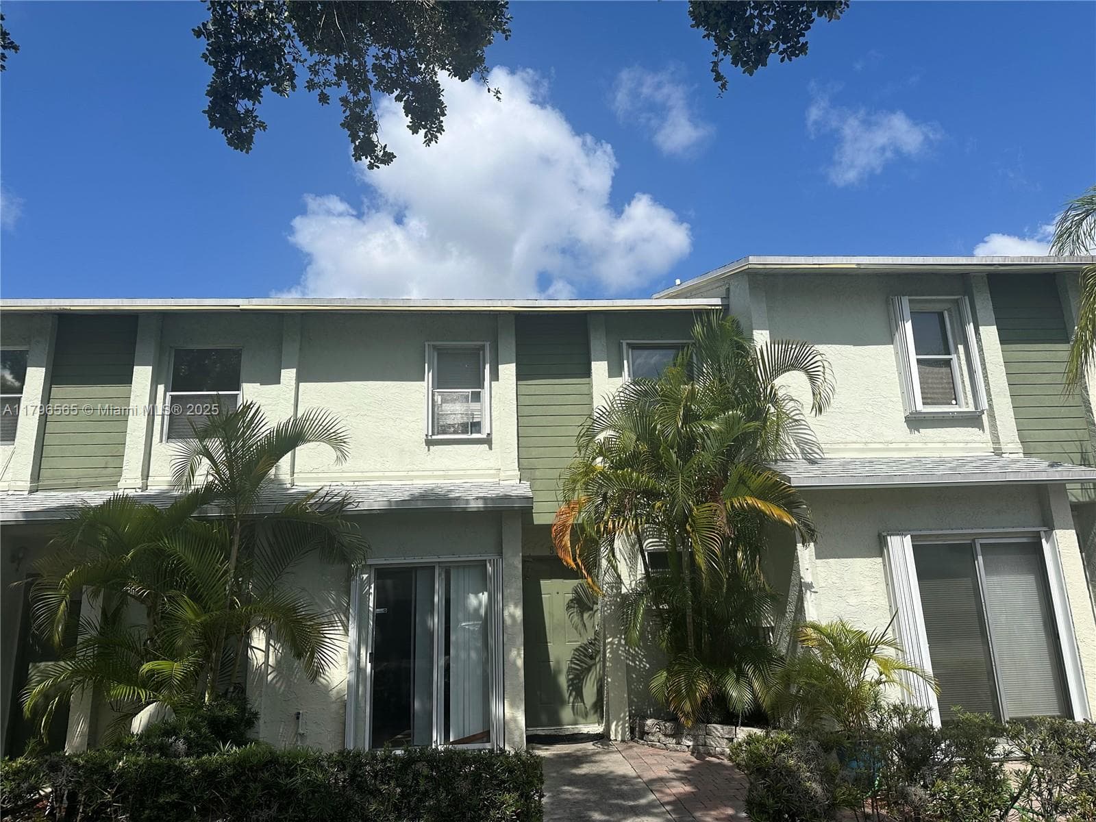 878 Crystal Lake Dr, Deerfield Beach FL 33064