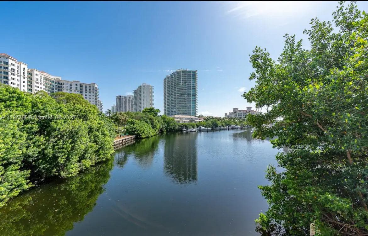 19999 E Country Club Dr # 1202, Aventura FL 33180
