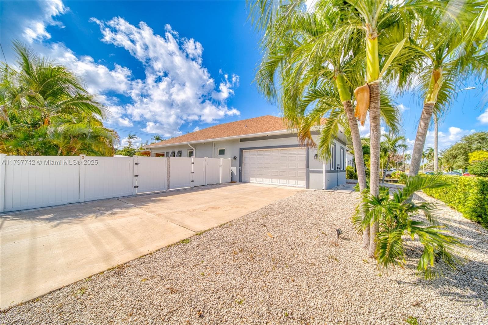 207 SW 11th St, Dania Beach FL 33004 photo 3