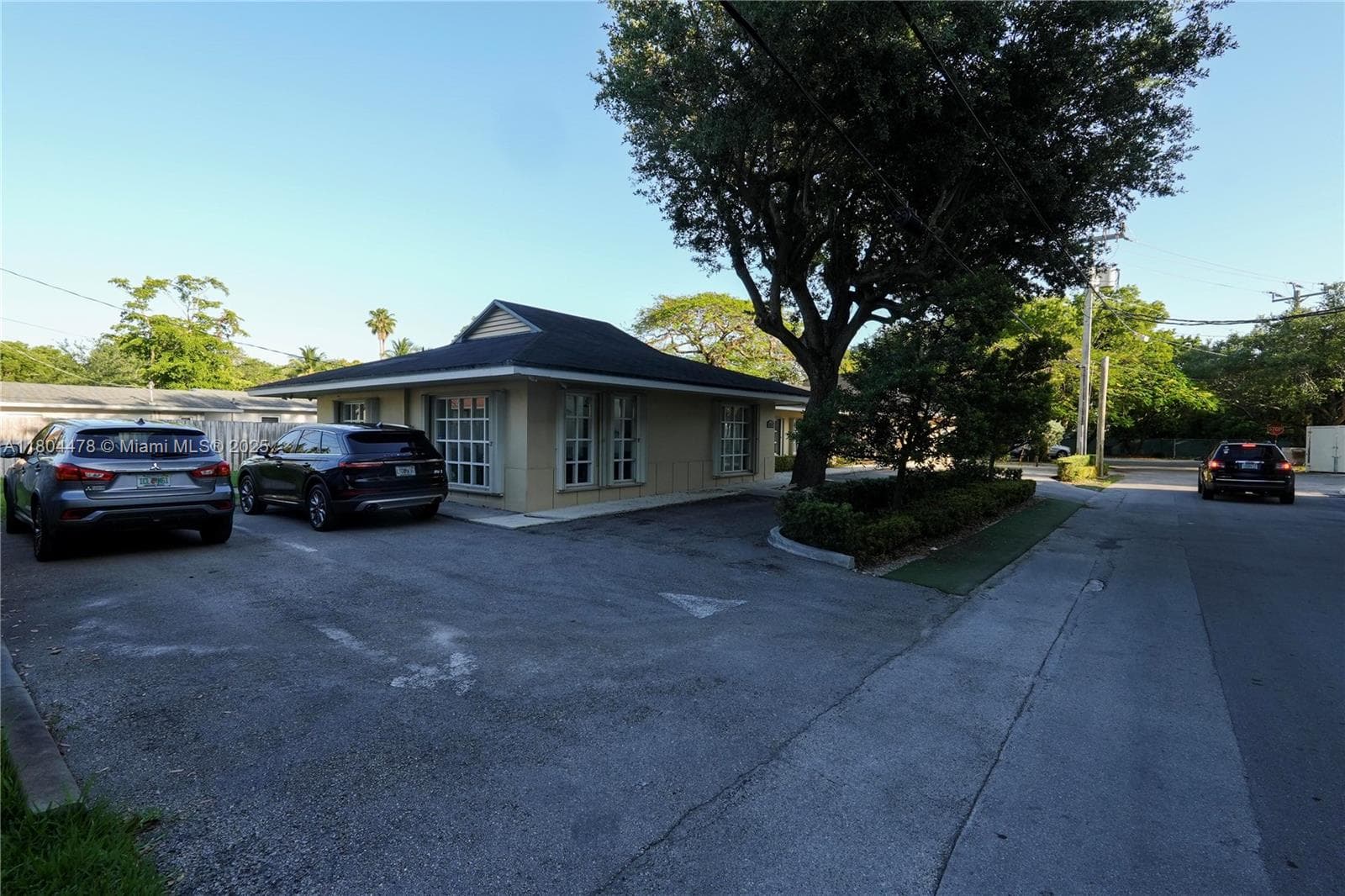 8125 SW 120th St, Pinecrest FL 33156 photo 2
