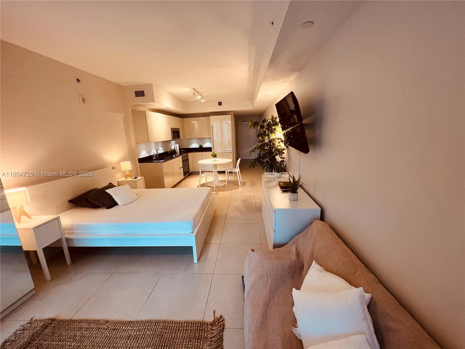 1010 Brickell Ave # 2710, Miami, FL 33131 photo 2