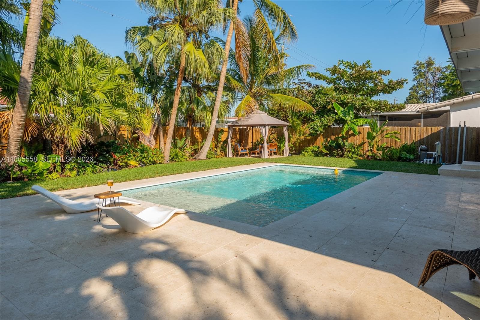 1025 Washington St, Hollywood FL 33019 photo 2