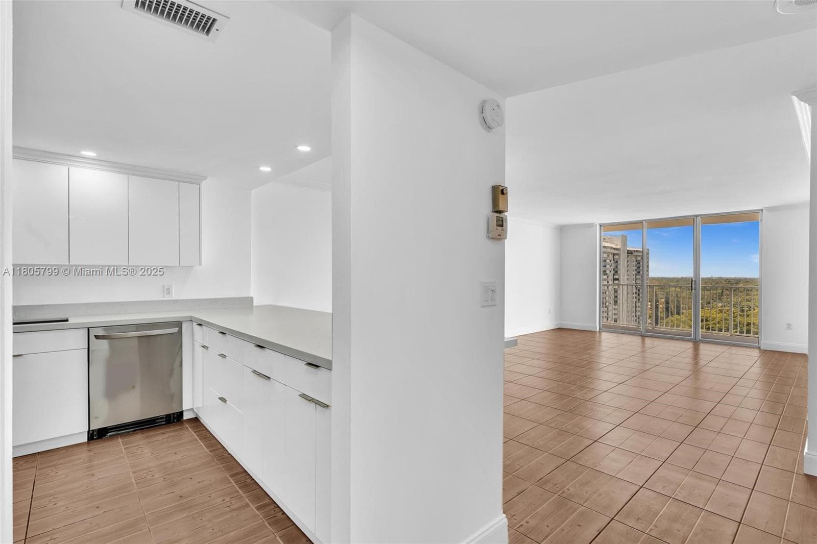 2801 NE 183rd St # 1703W, Aventura FL 33160 photo 3