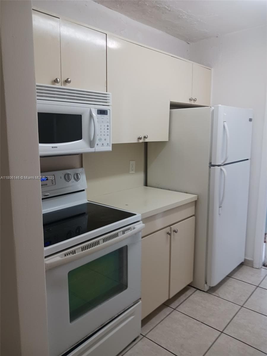 2700 NE 135th St # 30, North Miami FL 33181 photo 3