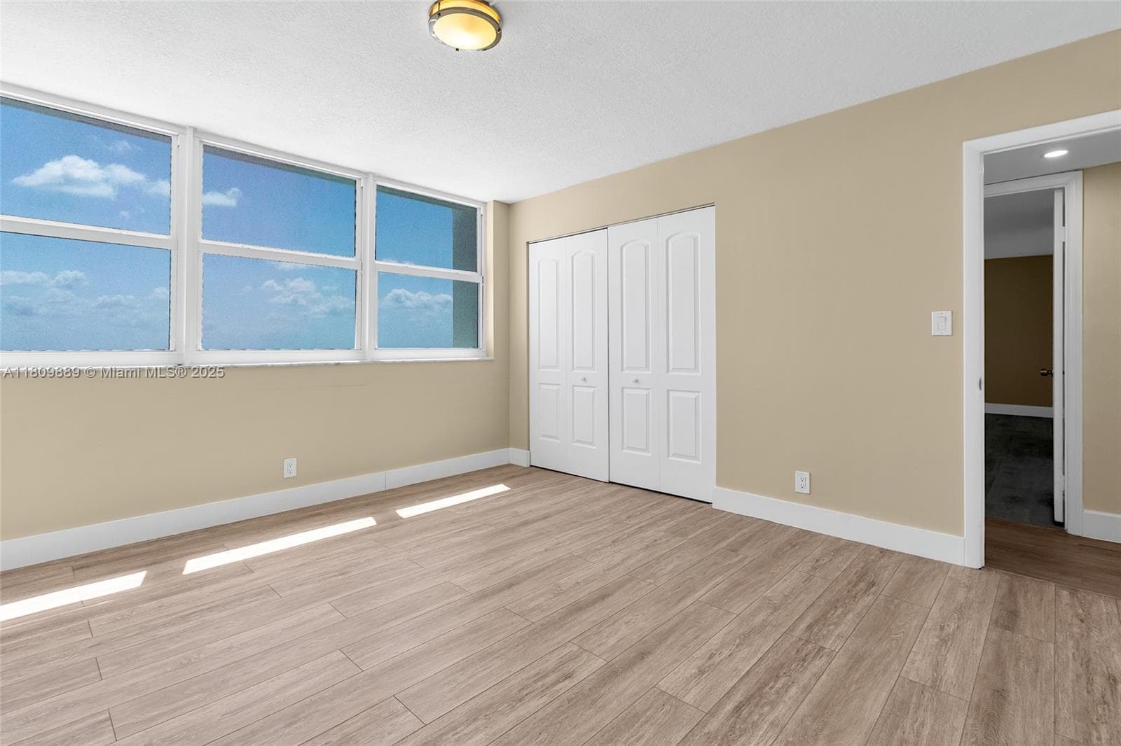1904 S Ocean Dr # 1004, Hallandale Beach FL 33009 photo 3