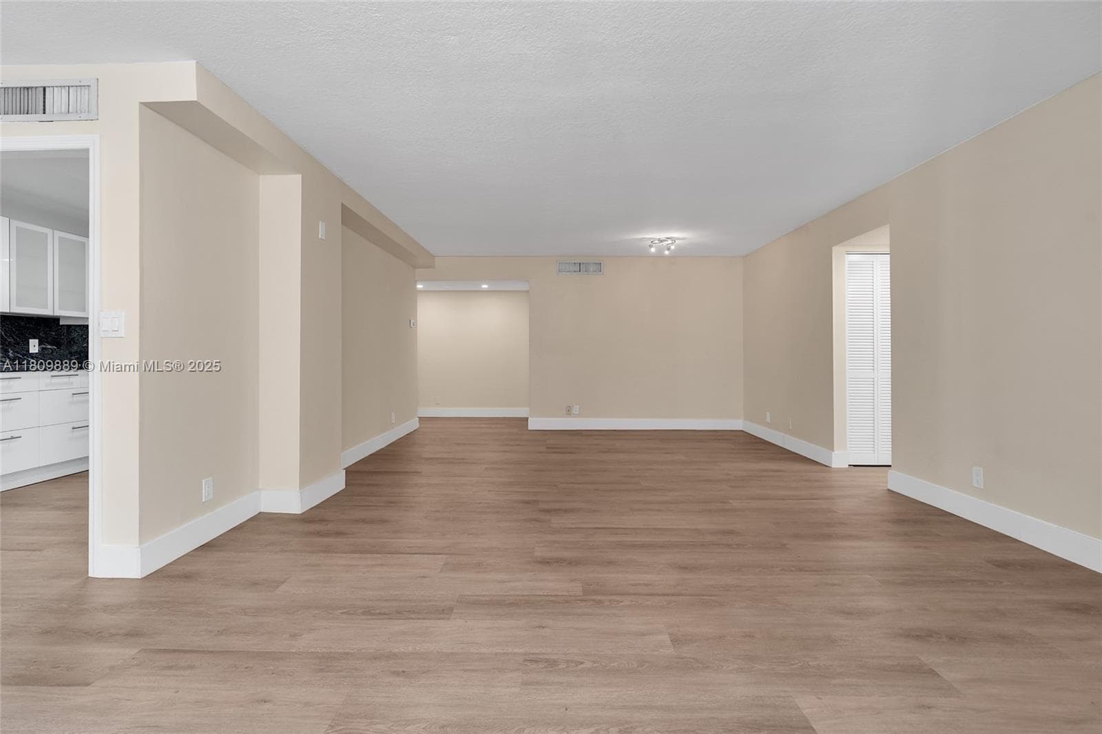 1904 S Ocean Dr # 1004, Hallandale Beach FL 33009 photo 4