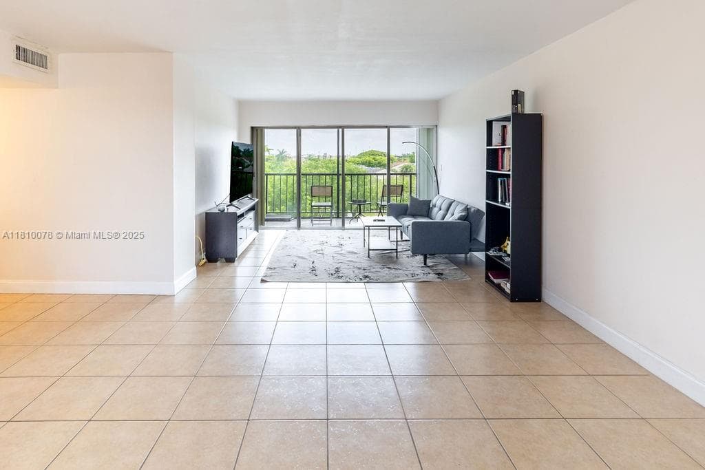 9110 Fontainebleau Blvd # 502, Miami FL 33172 photo 4