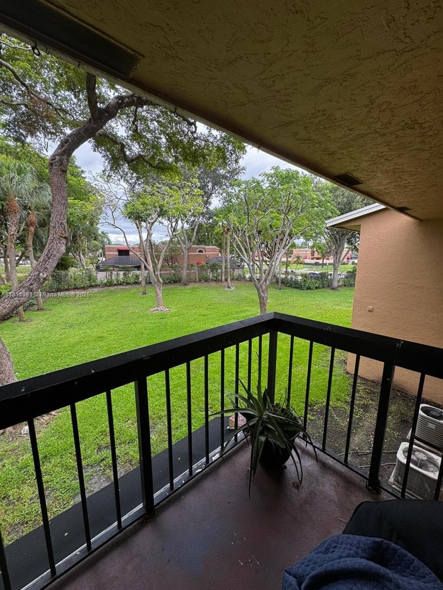 6023 10th Ave N # 215, Green Acres FL 33463 photo 2