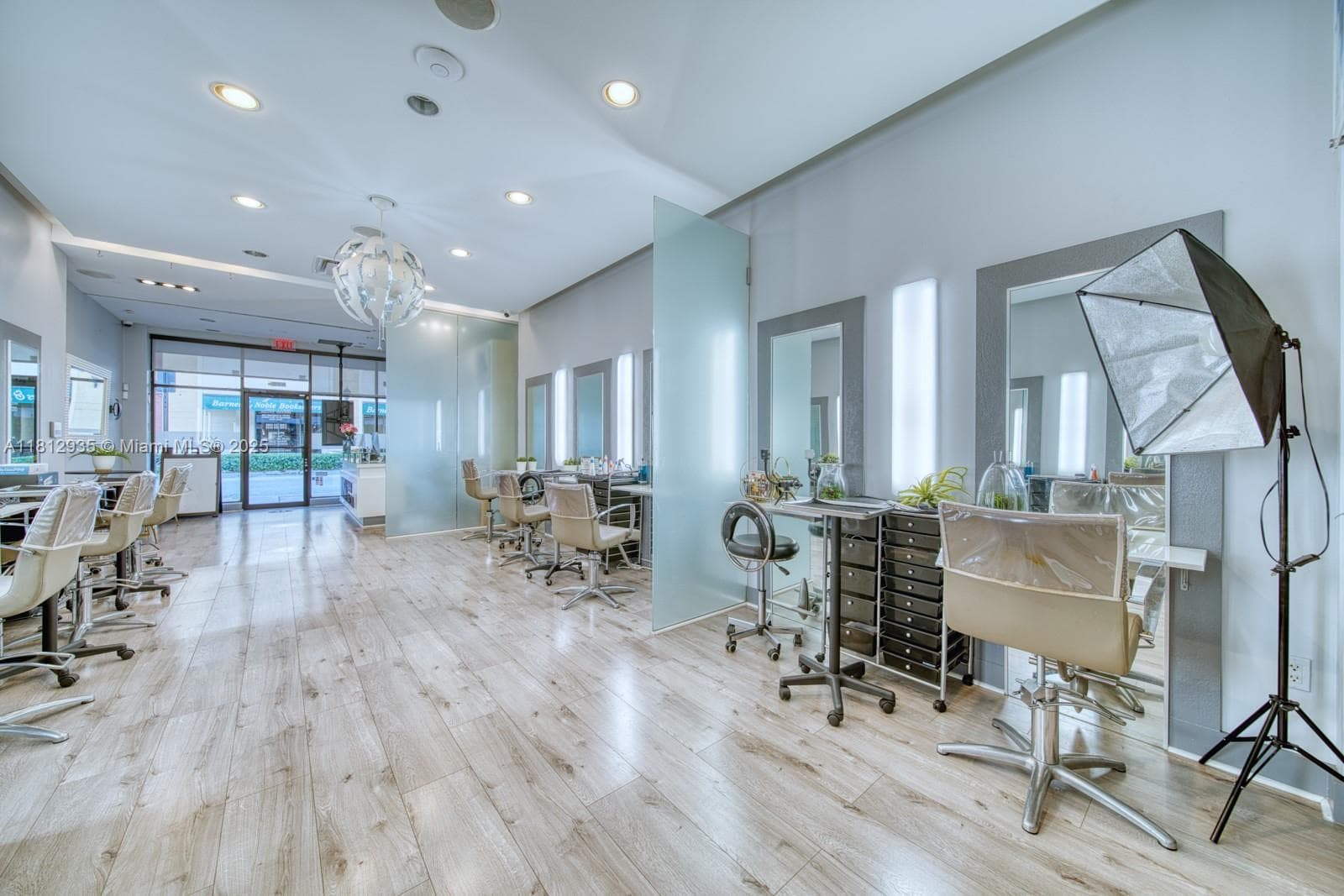 Full Service Beauty Salon On Sunset Dr & 57th Ave, Coral Gables FL 33143 photo 3