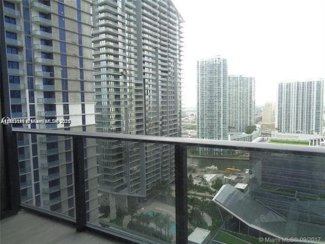45 SW 9th St # 2709, Miami FL 33130 photo 2