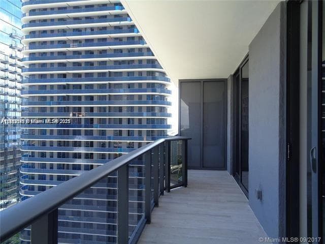 45 SW 9th St # 2709, Miami FL 33130 photo 3