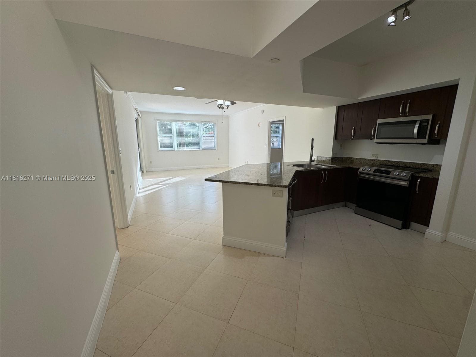 19900 E Country Club Dr # 209, Aventura FL 33180