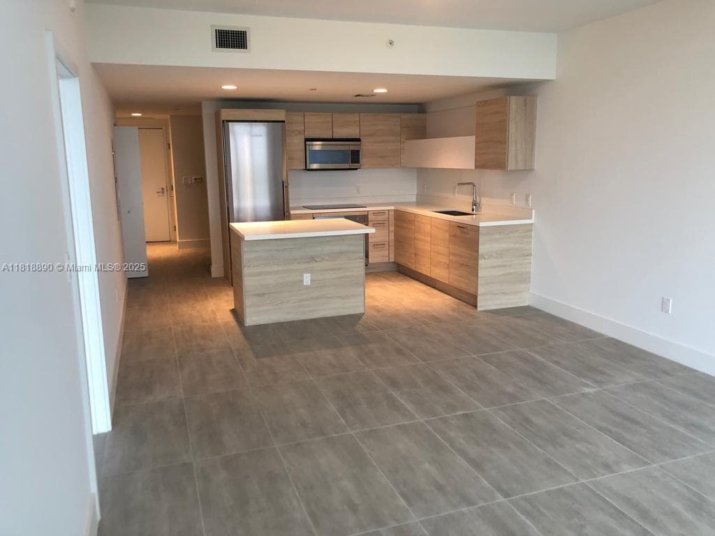 16385 Biscayne Blvd # 1005, North Miami Beach FL 33160 photo 2