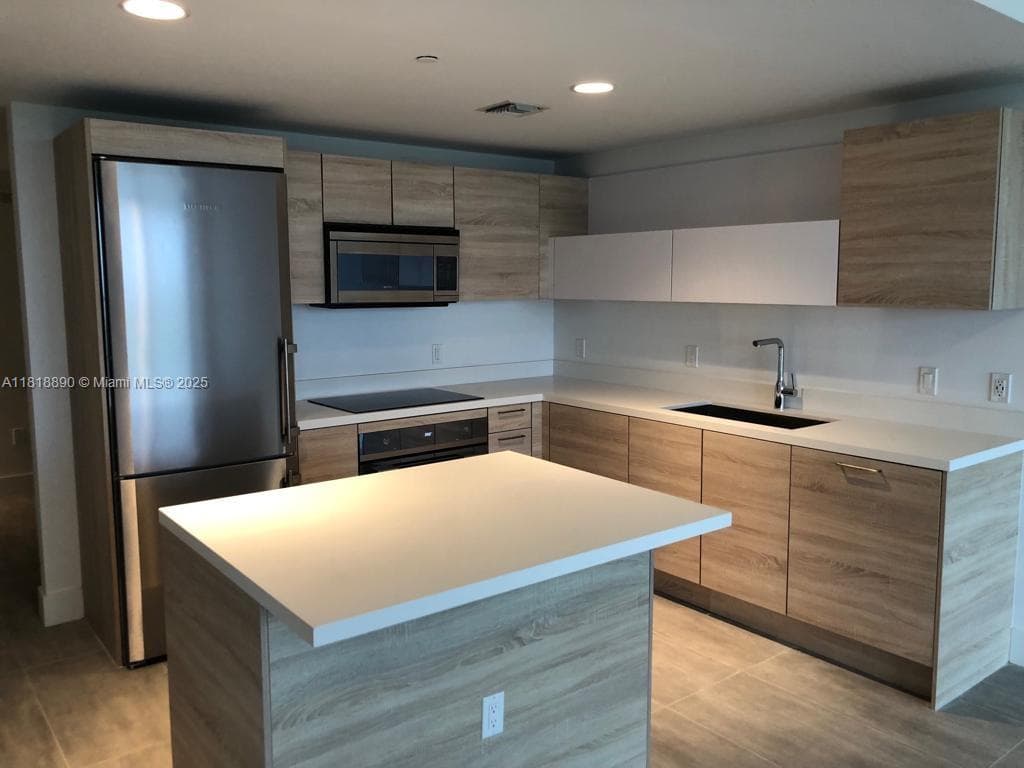 16385 Biscayne Blvd # 1005, North Miami Beach FL 33160 photo 3