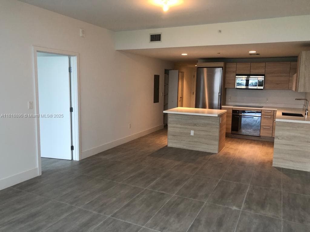16385 Biscayne Blvd # 1005, North Miami Beach FL 33160 photo 5