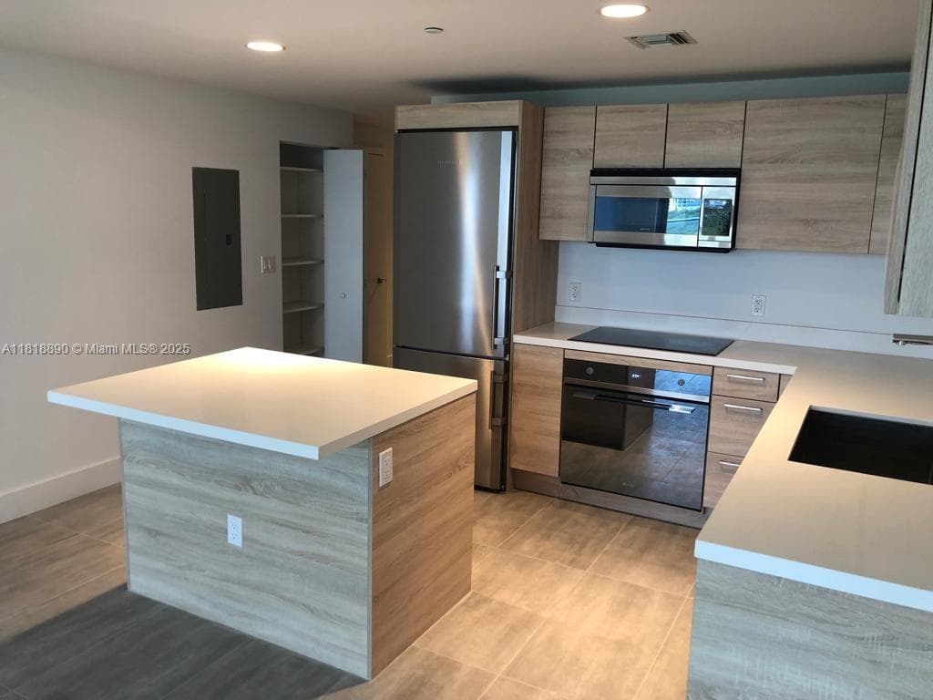 16385 Biscayne Blvd # 1005, North Miami Beach FL 33160 photo 4