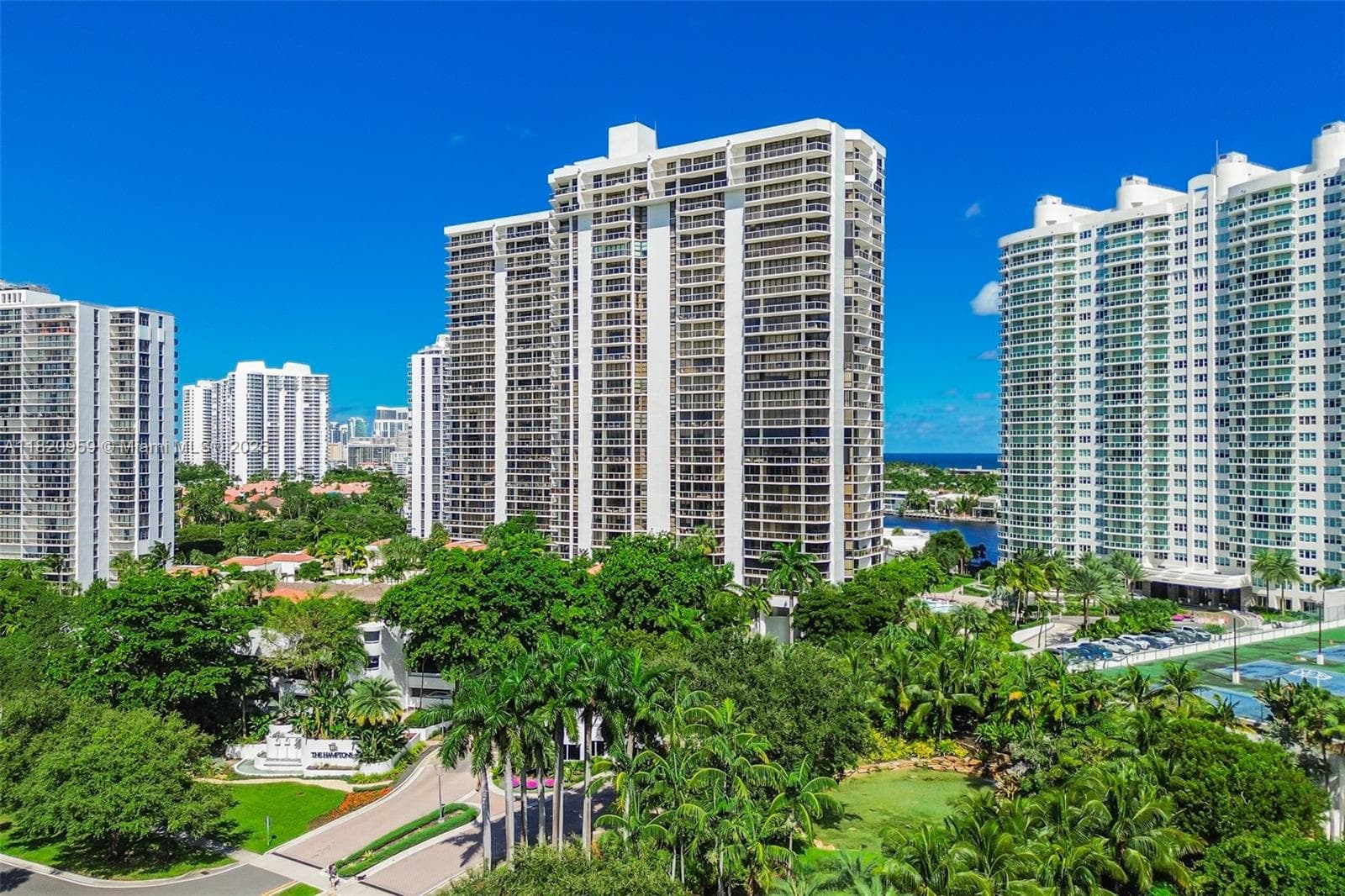 20281 E Country Club Dr # 1412, Aventura FL 33180 photo 2
