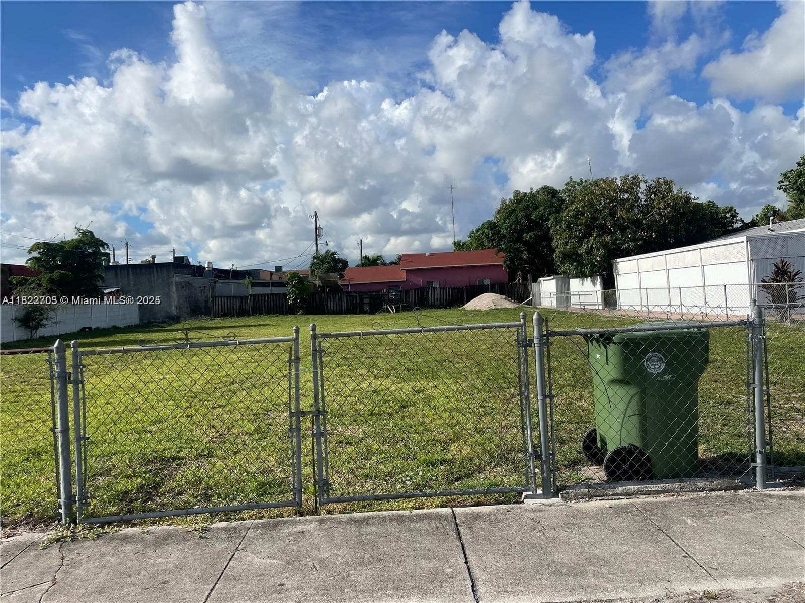 20 W 40th Pl, Hialeah FL 33012 photo 2