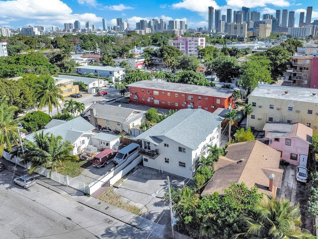 429 NW 10th Avenue, Miami FL 33128 photo 2