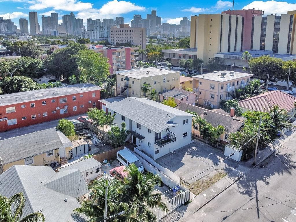 429 NW 10th Avenue, Miami FL 33128 photo 3