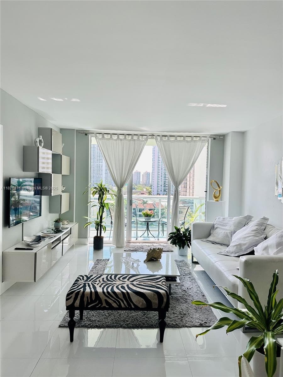19390 Collins Ave # 911, Sunny Isles Beach FL 33160 photo 3