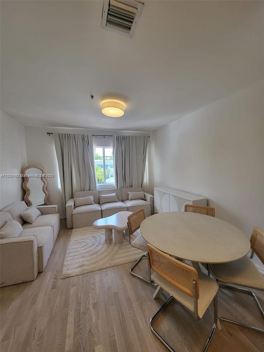 810 7th St # 206, Miami Beach FL 33139 photo 2