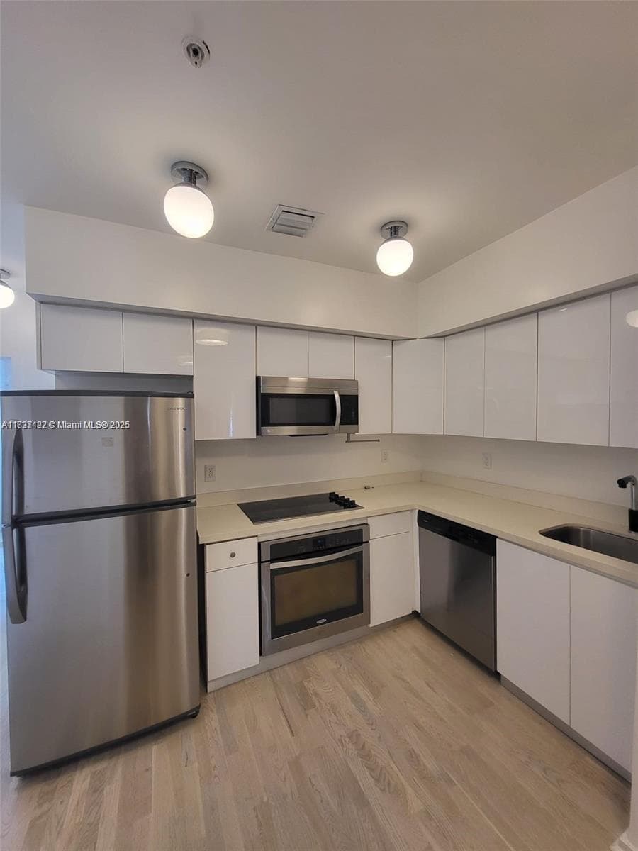 810 7th St # 206, Miami Beach FL 33139 photo 4
