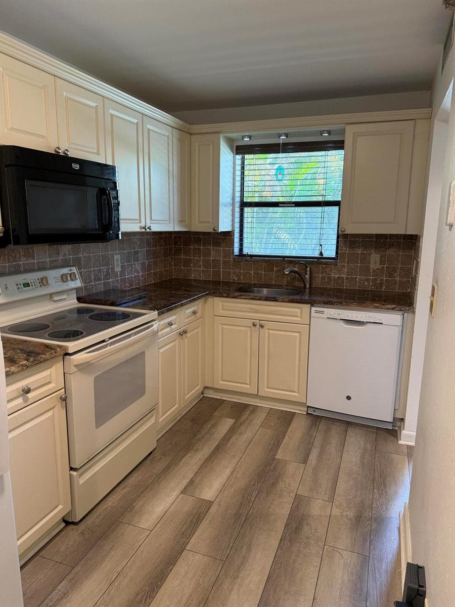 4760 Lucerne Lakes Boulevard W # 206, Lake Worth FL 33467 photo 3