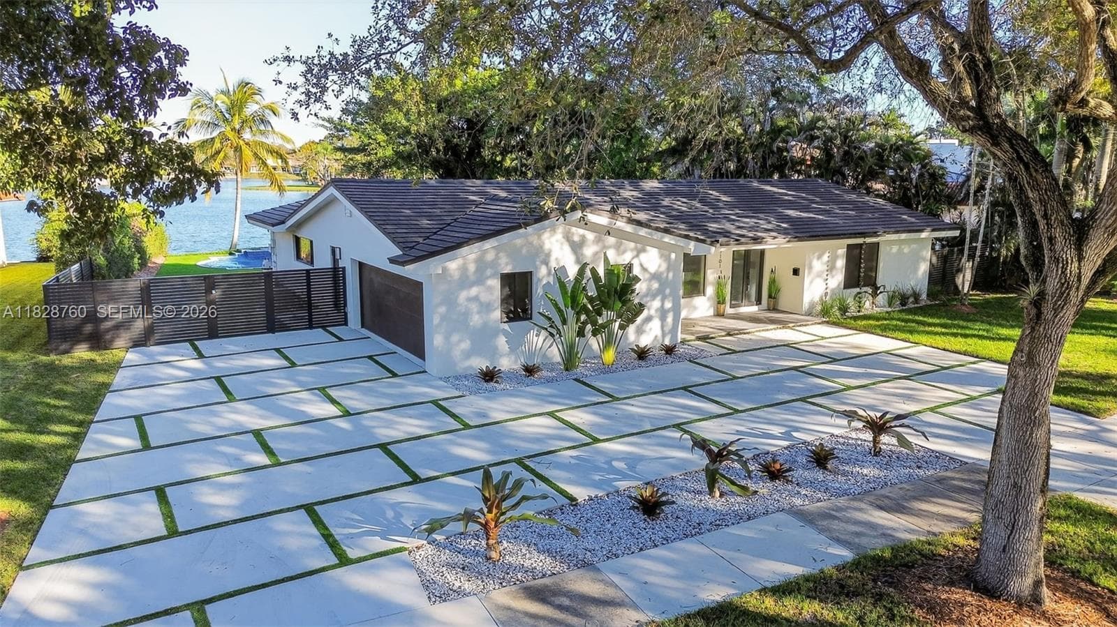 7101 E Troon Cir, Miami Lakes FL 33014 photo 3