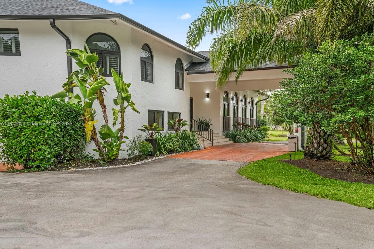 14875 SW 212th St, Miami FL 33187 photo 2