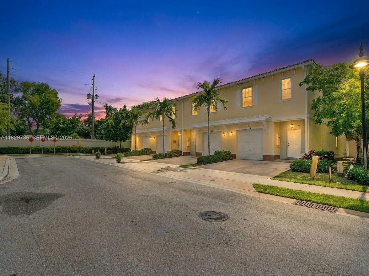 1128 NW 40th Ter, Lauderhill FL 33313 photo 2