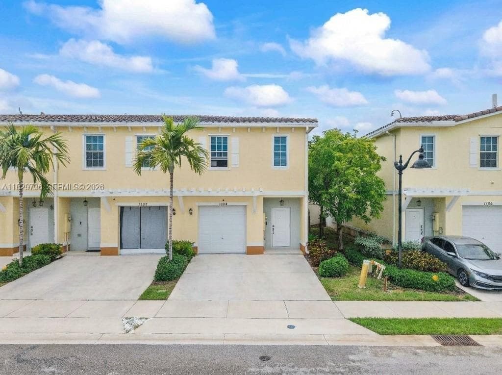 1128 NW 40th Ter, Lauderhill FL 33313 photo 3