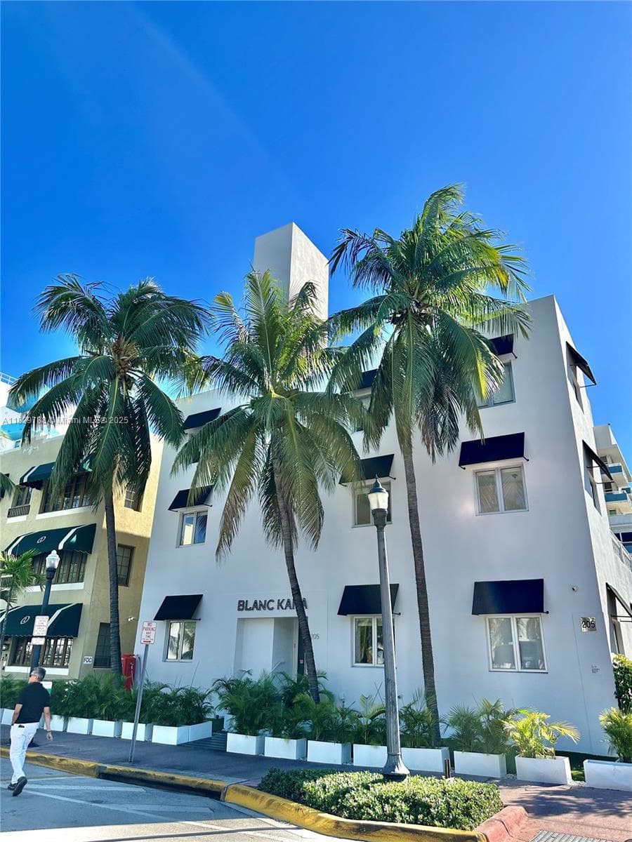205 Collins Ave, Miami Beach FL 33139 photo 2