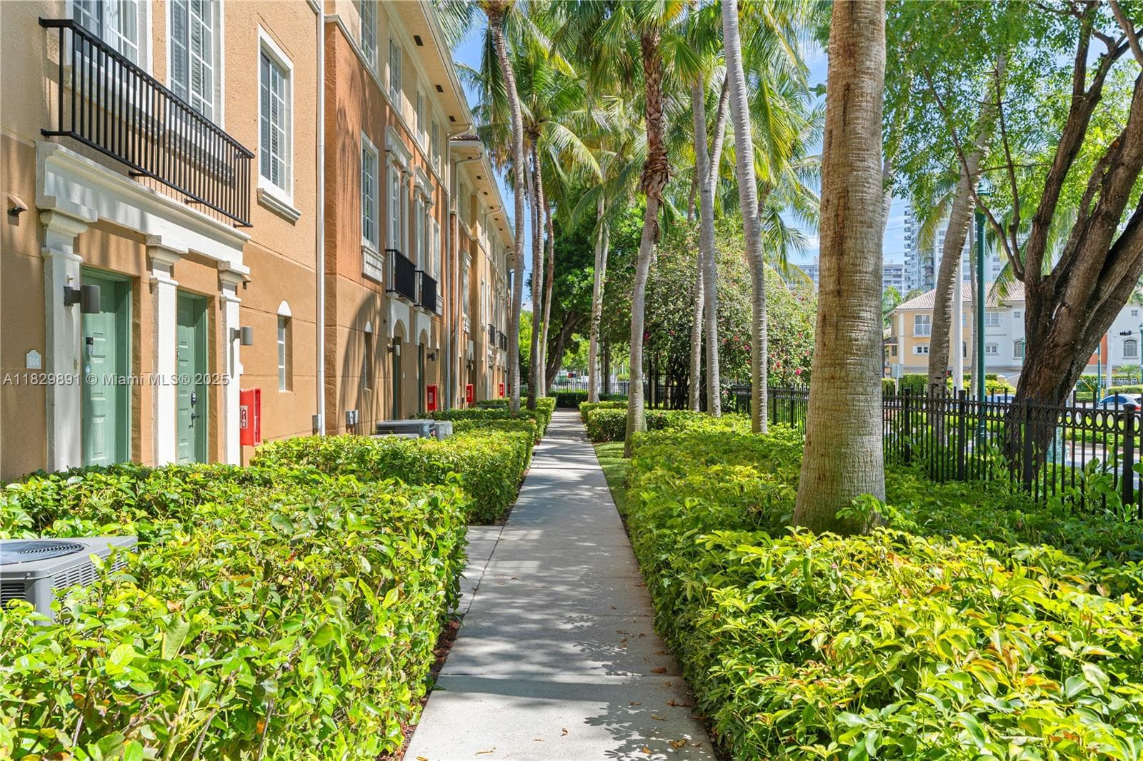 2811 NE 185th St # 804, Aventura FL 33180 photo 2