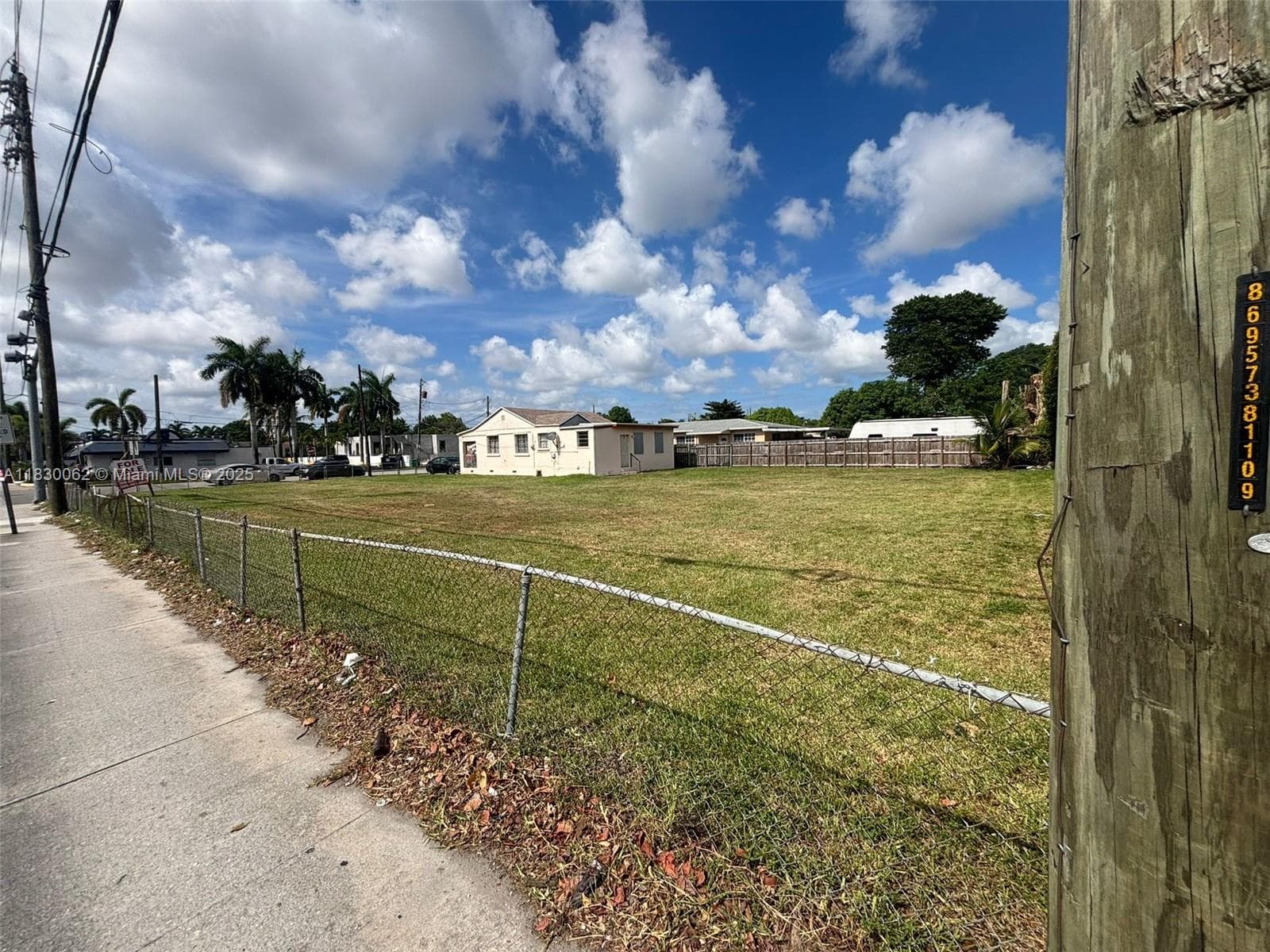 3186 NW 33rd St, Miami FL 33142 photo 3