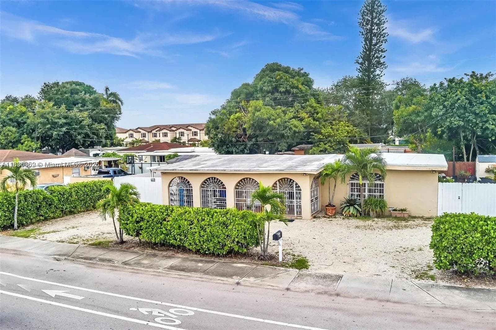 12840 NW 22nd Ave, Miami FL 33167 photo 2
