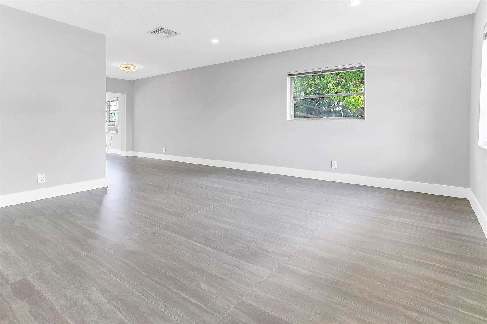 7609 NW 70 Avenue, Tamarac FL 33321 photo 2