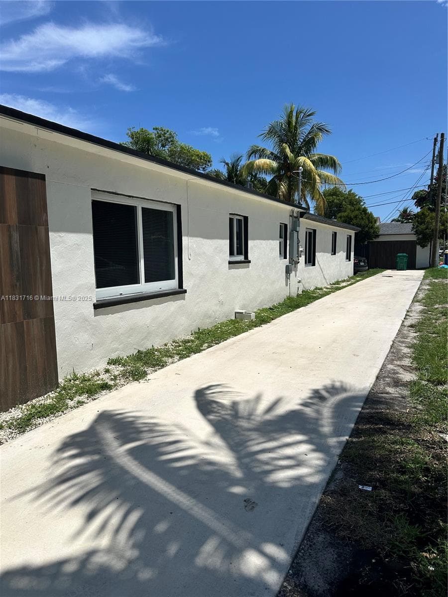 42 SE 10th Ter, Dania Beach FL 33004 photo 2