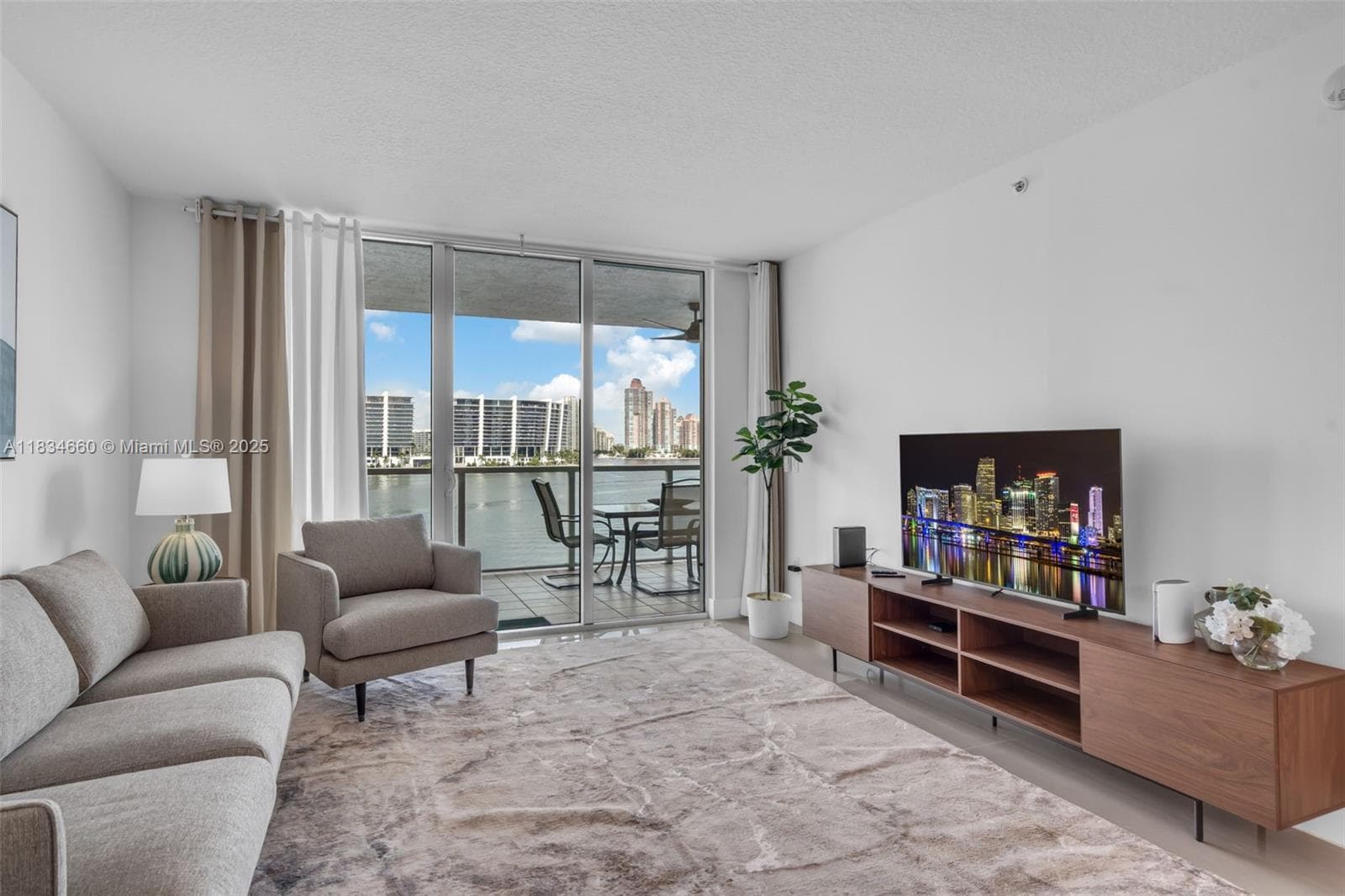 18100 N Bay Rd # 709, Sunny Isles Beach, FL 33160 photo 2