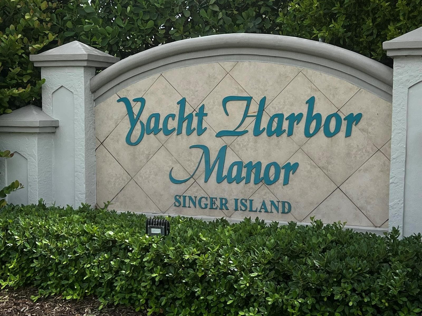 1260 Manor Drive, Riviera Beach FL 33404 photo 2