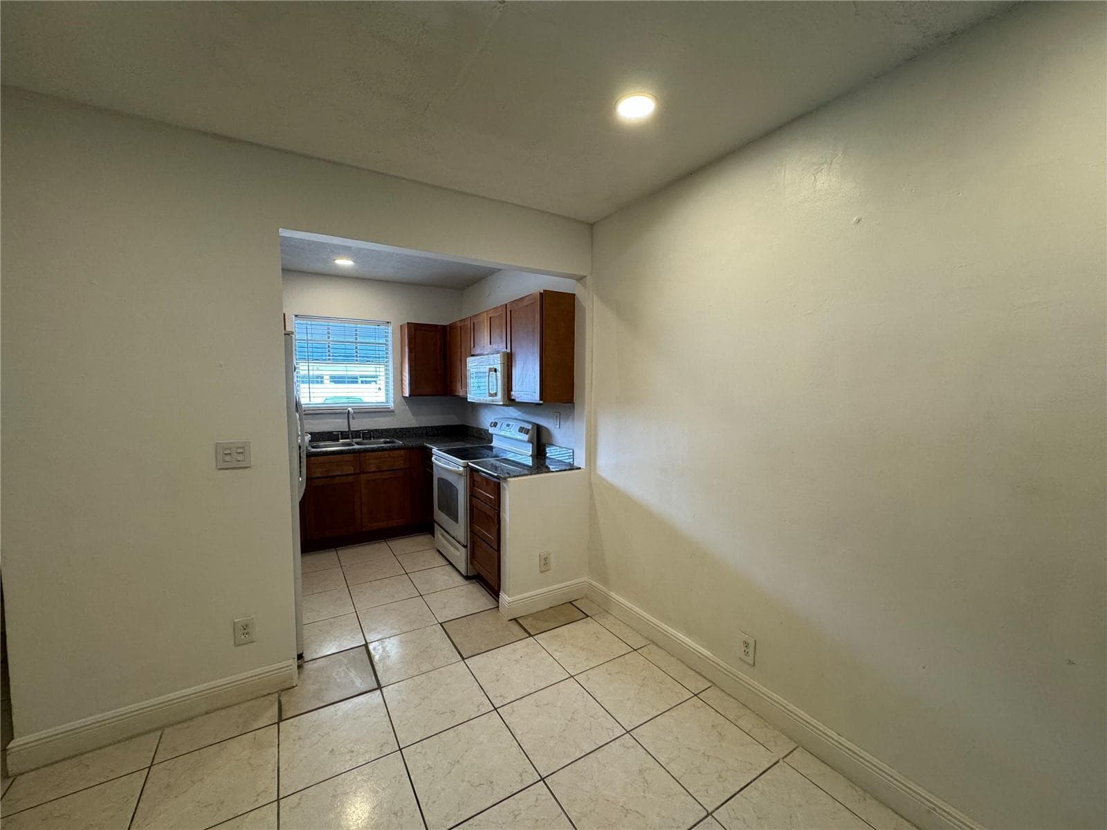 2452 Taylor Street # 204, Hollywood FL 33020 photo 2