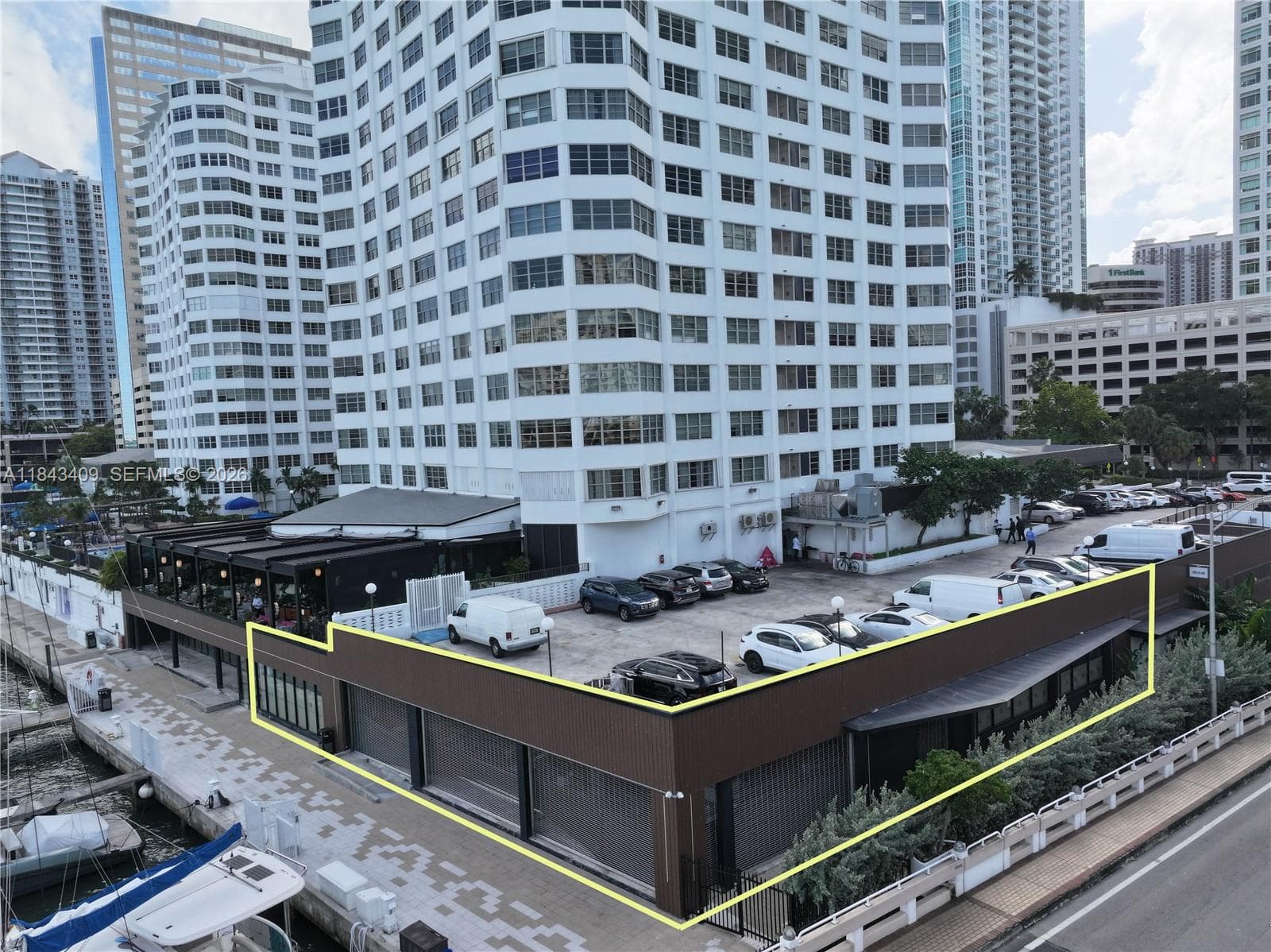 801 Brickell Bay Dr, Miami FL 33131 photo 2