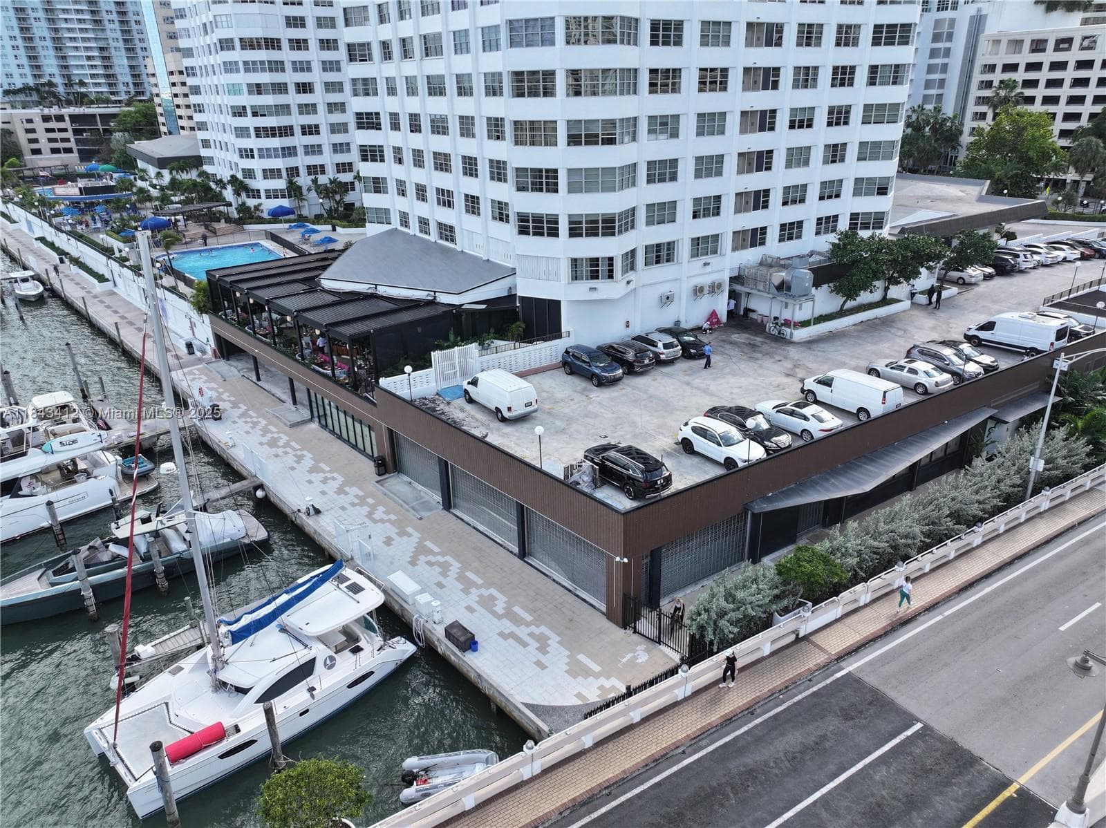 801 Brickell Bay Dr, Miami FL 33131 photo 2
