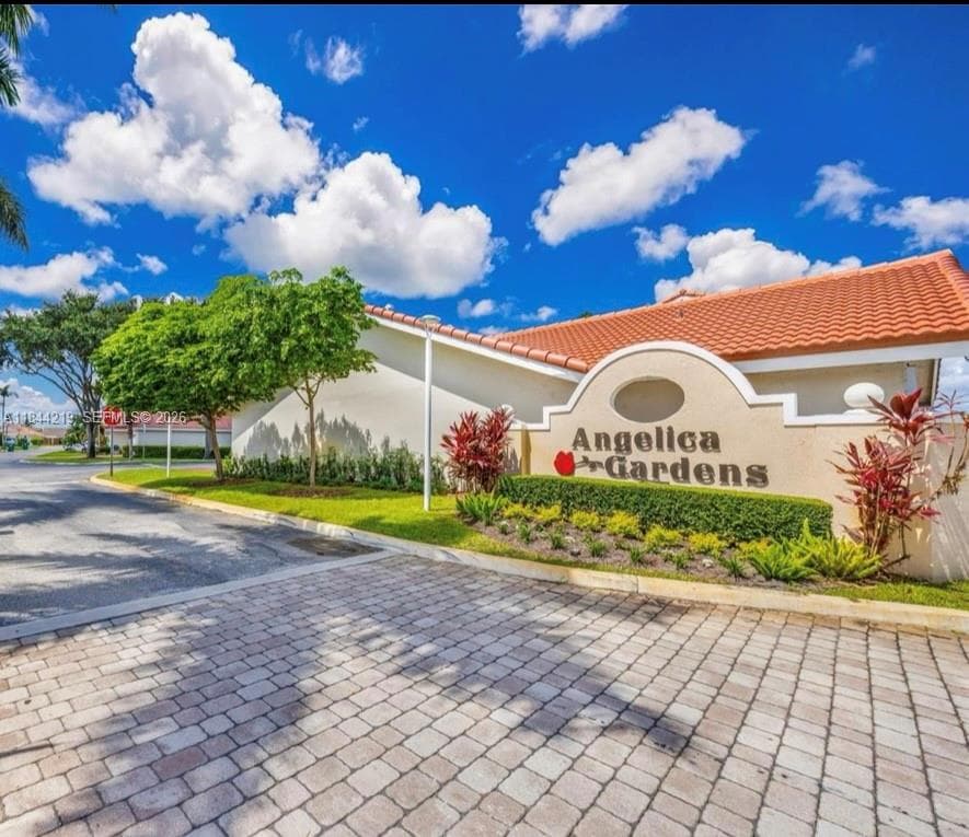 8453 NW 189 Street Rd, Hialeah FL 33015 photo 3