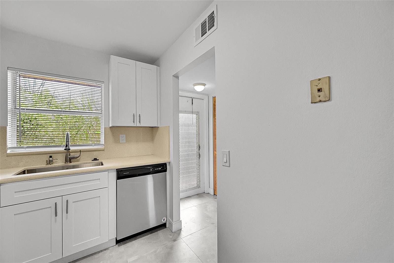 9761 Sunrise Lakes Boulevard # 301, Sunrise FL 33322 photo 2