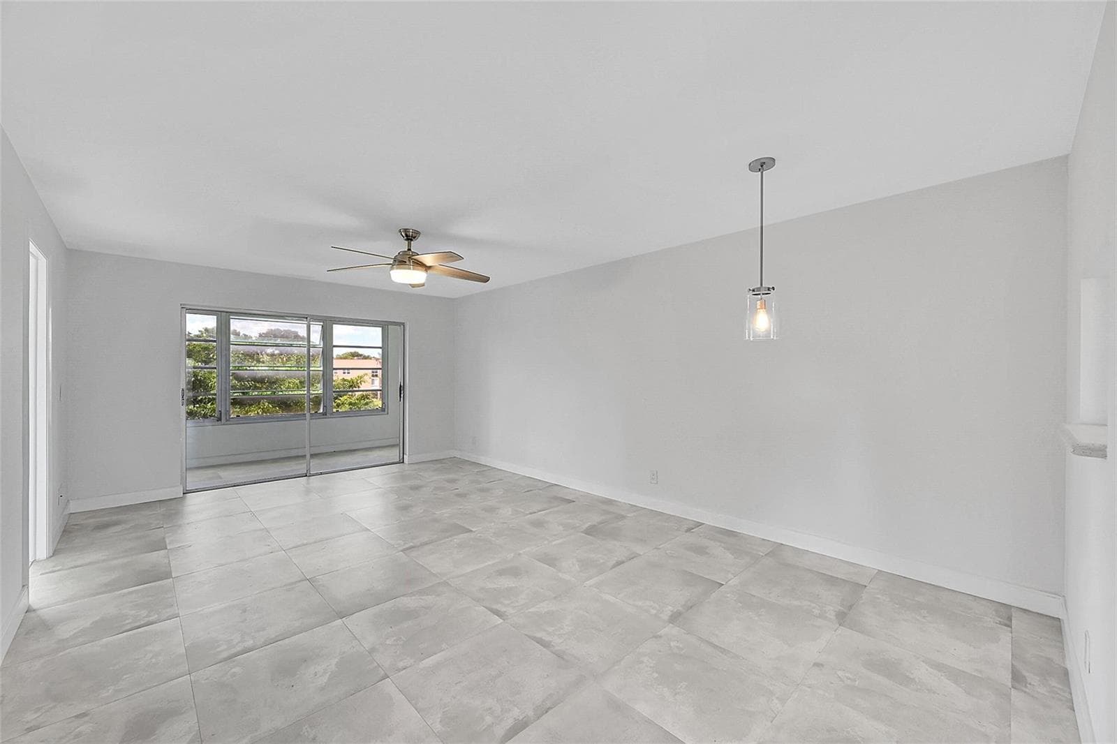 9761 Sunrise Lakes Boulevard # 301, Sunrise FL 33322 photo 4